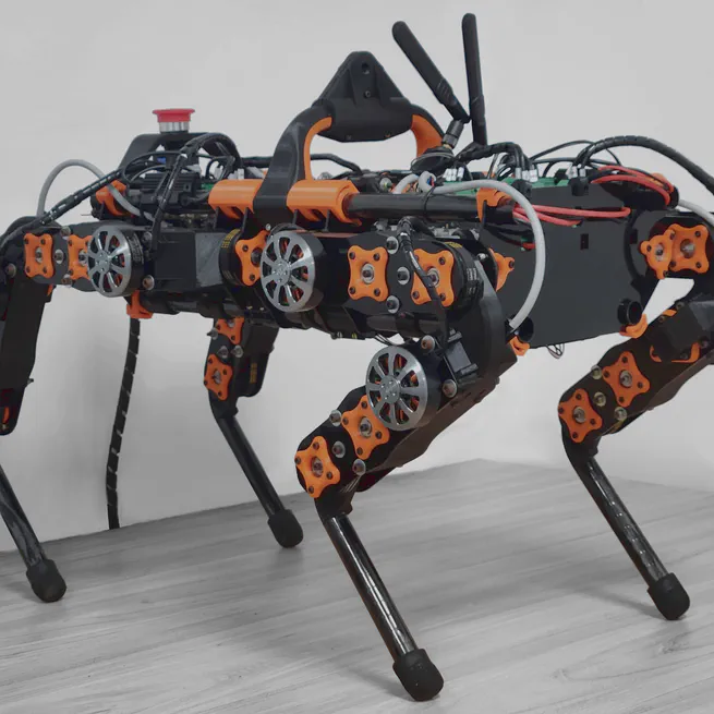 Dyna-1: Desarrollo, Construcción y Pruebas Experimentales de un Robot Cuadrúpedo de Diseño Abierto