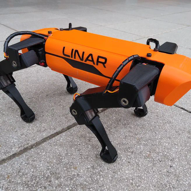 Dyna-0: Cuadrúpedo para aprendizaje automático